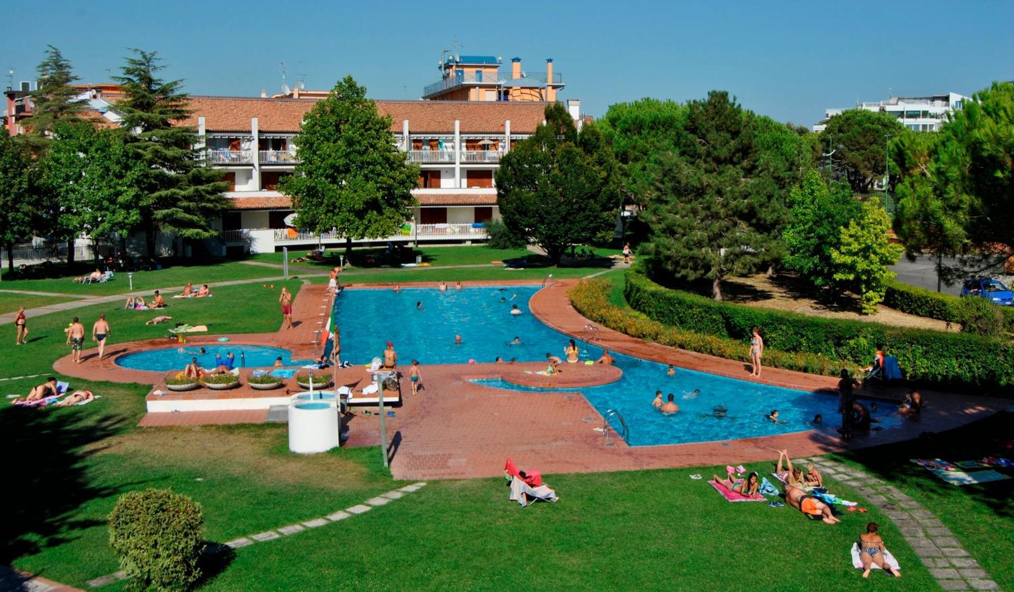 Residence Selenis Каорле Екстер'єр фото