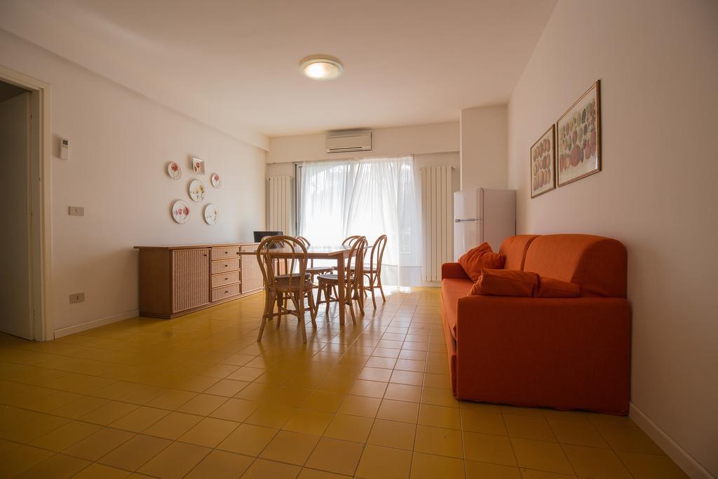 Residence Selenis Каорле Екстер'єр фото