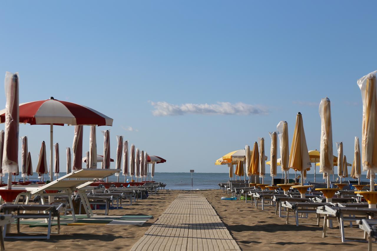 Residence Selenis Каорле Екстер'єр фото